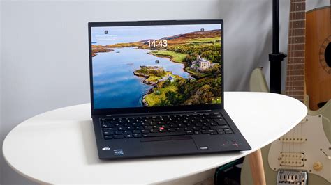 Lenovo Thinkpad X1 Carbon (Gen 10) review: business premier.